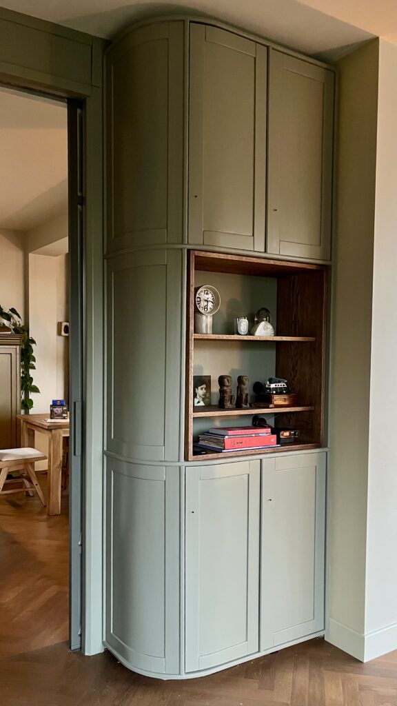 ensuitekast met ronde deuren